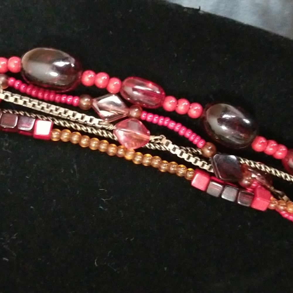 3 for 20. Vintage  red and gold  beaded  necklace. - Picture 3 of 9